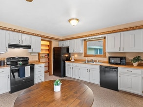 1120 E Mitchell Ave in Appleton, WI - Building Photo - Building Photo