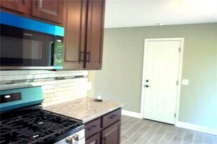 907 N 14th St in Rogers, AR - Building Photo