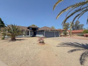 5678 N 78th Ave in Glendale, AZ - Foto de edificio - Building Photo