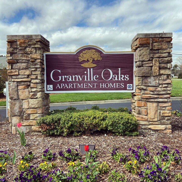 Granville Oaks Apartment Homes in Creedmoor, NC - Foto de edificio