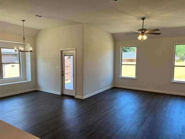 221 Windy Glen Dr in Decatur, TX - Foto de edificio - Building Photo