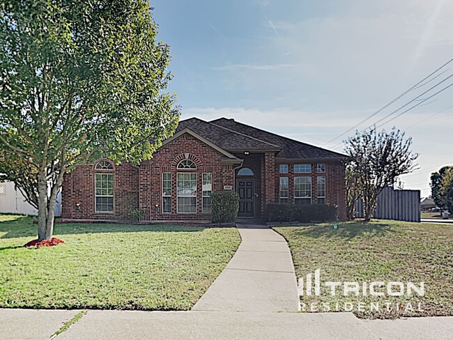 1362 Meadow Creek Dr in Lancaster, TX - Building Photo - Building Photo