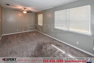 1307 Linda Spur in Killeen, TX - Foto de edificio - Building Photo