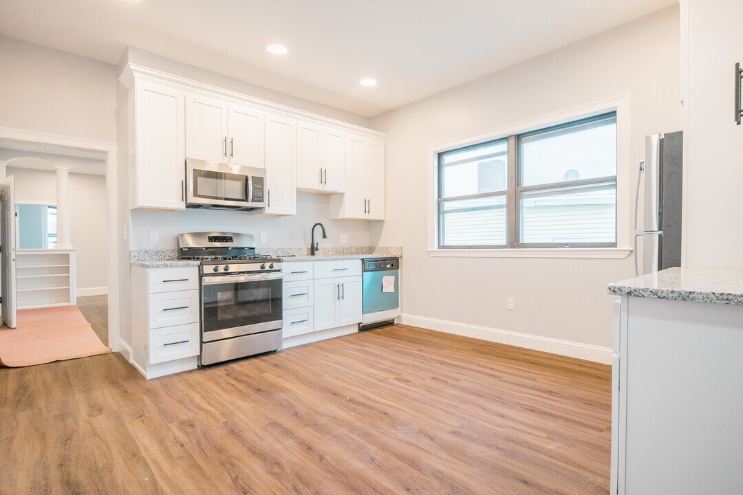 344 Saratoga St, Unit 2 in Boston, MA - Building Photo