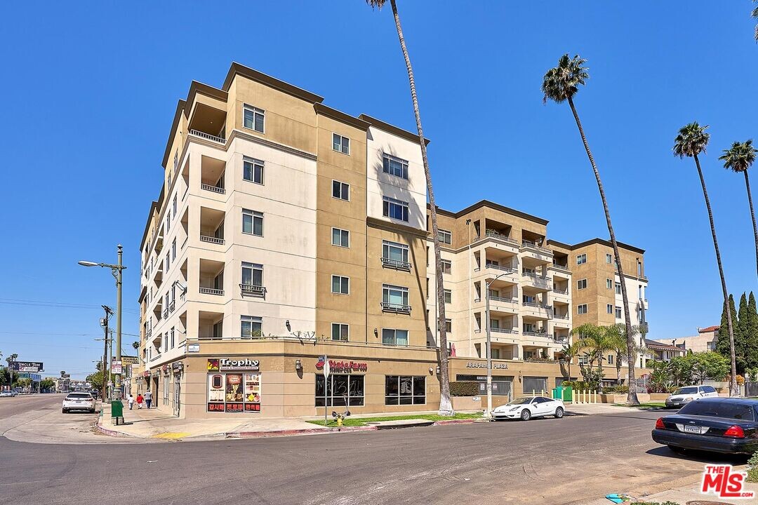 991 Arapahoe St in Los Angeles, CA - Building Photo