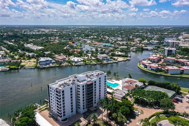 property at 2400 Gulf Shore Blvd N