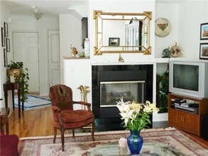 107 Winding Ridge Rd in White Plains, NY - Building Photo - Building Photo