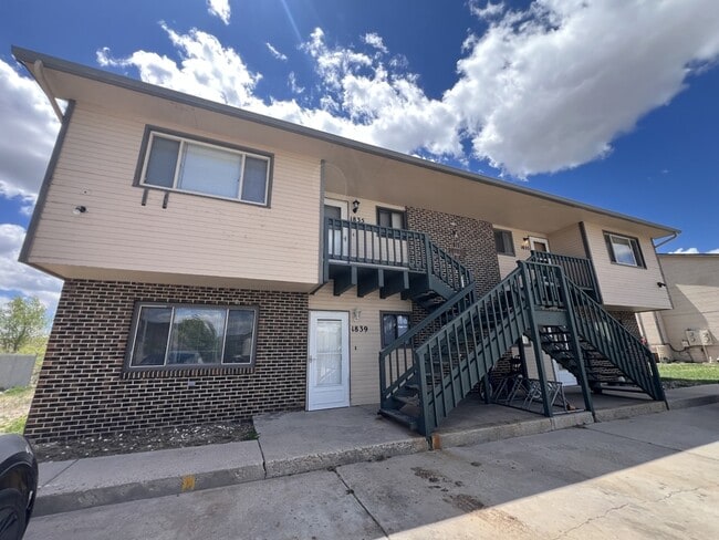 property at 1833 Edgewater Ave
