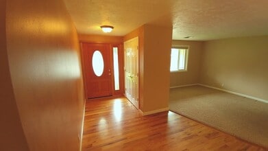 3524 Regent Ave in Eugene, OR - Building Photo - Building Photo