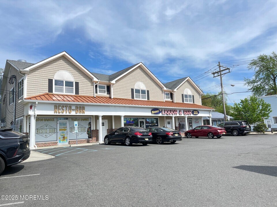 304-306 Main St-Unit -203 in Keansburg, NJ - Building Photo