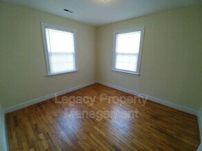 601 E Willowbrook Dr in Burlington, NC - Building Photo - Building Photo