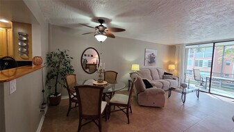 2801 Somerset Dr in Lauderdale Lakes, FL - Building Photo