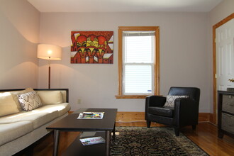 139 Marcella St, Unit 1 in Boston, MA - Foto de edificio - Building Photo