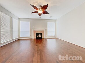 1735 Wilderness Park Ct in Houston, TX - Foto de edificio - Building Photo