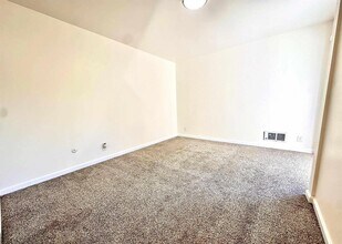 1395 Caminito Gabaldon in San Diego, CA - Building Photo - Building Photo