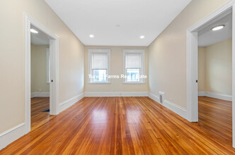 30 Brackett St, Unit 2 in Boston, MA - Building Photo - Building Photo