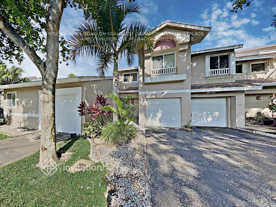 1985 Discovery Cir E in Deerfield Beach, FL - Building Photo