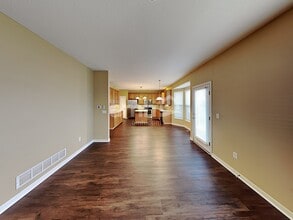 203 Fox Glen Dr W in Pickerington, OH - Foto de edificio - Building Photo