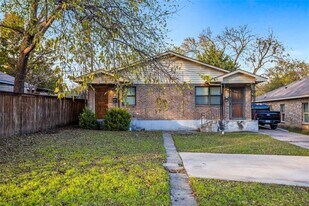 8136 Carlos St in Fort Worth, TX - Building Photo