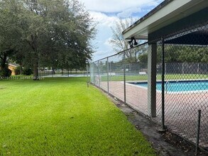 7173 W Sunrise Blvd in Plantation, FL - Building Photo - Building Photo