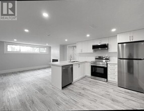 76 Montcalm Dr in Kitchener, ON - Building Photo - Building Photo