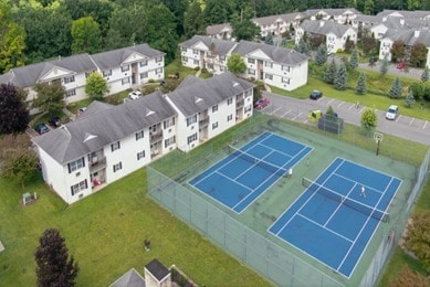 Suburban Park Apartments in Manlius, NY - Foto de edificio - Building Photo