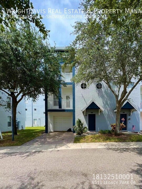 4511 Legacy Park Dr in Tampa, FL - Building Photo