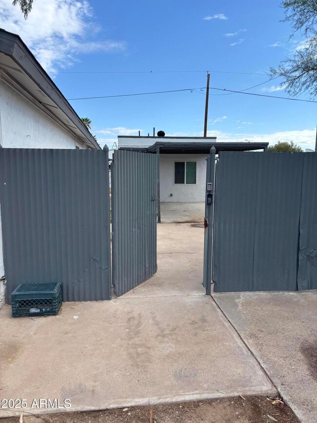 2618 E Sandra Terrace in Phoenix, AZ - Building Photo - Building Photo