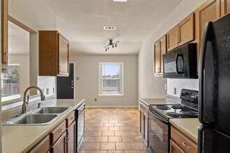 203 Altamont St in Hutto, TX - Building Photo - Building Photo