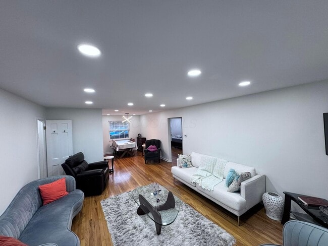 2126 Harwitch Rd in Upper Arlington, OH - Building Photo - Building Photo