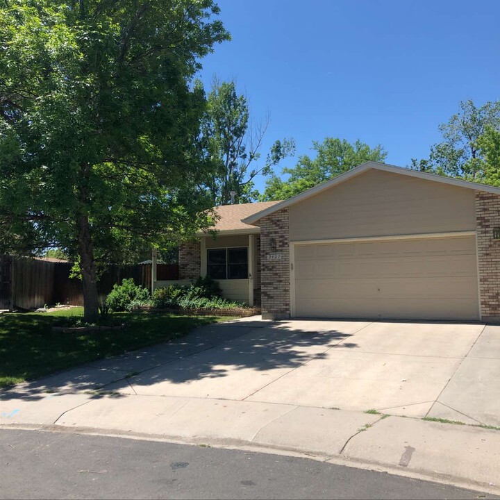 2407 Hartford Cir in Fort Collins, CO - Building Photo