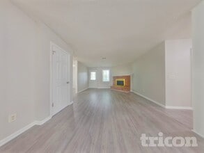 424 Westridge Rd in Elgin, SC - Foto de edificio - Building Photo