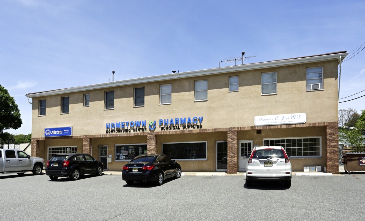34 Main St in Bloomingdale, NJ - Building Photo