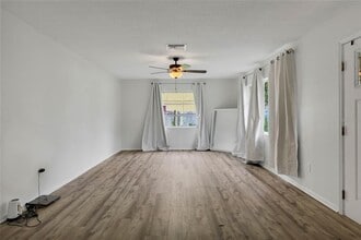 4130 Lake Saunders Dr in Mount Dora, FL - Building Photo - Building Photo