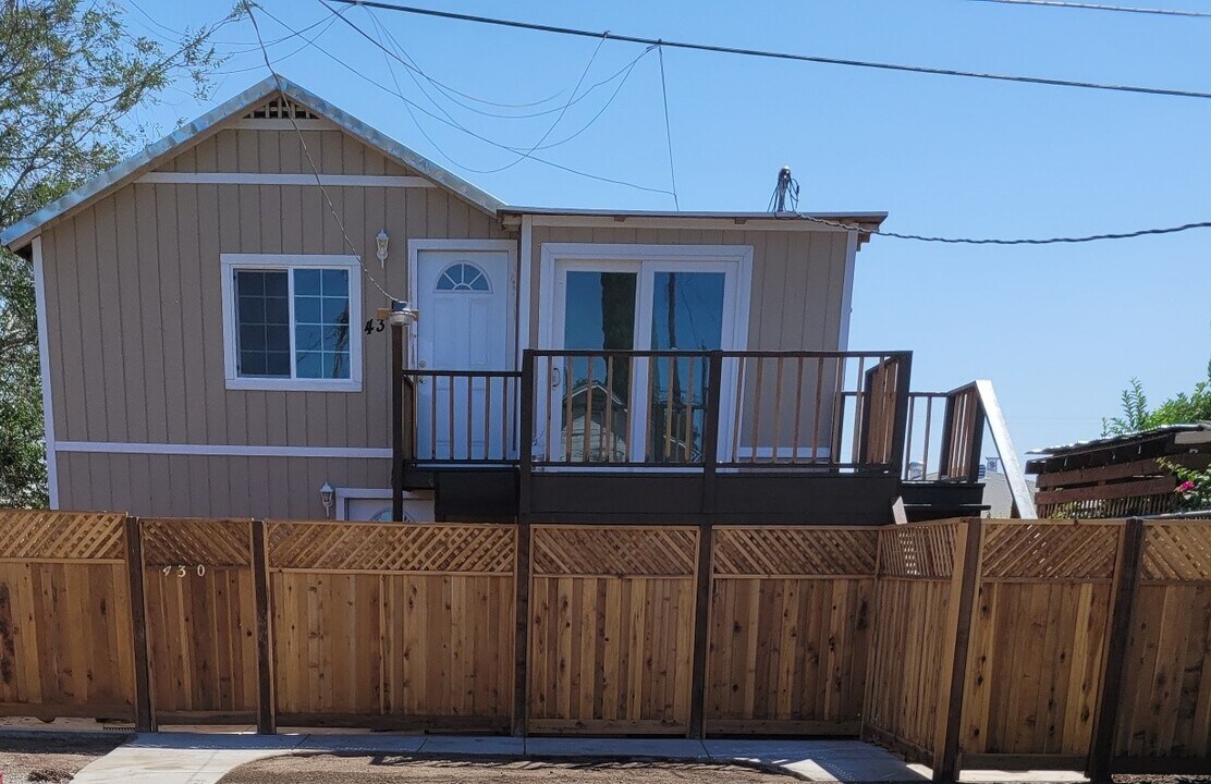 430 Poplar Ave in Manteca, CA - Building Photo