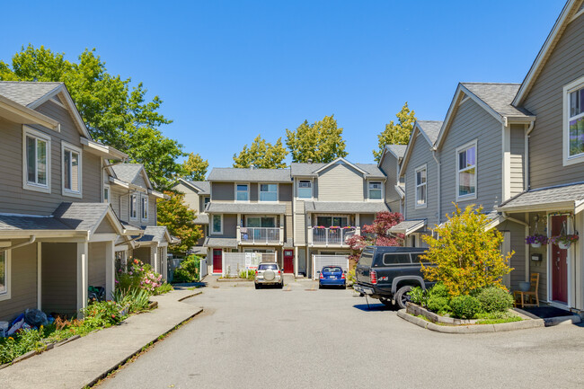 Dundee Court Co-Op in Vancouver, BC - Building Photo - Building Photo