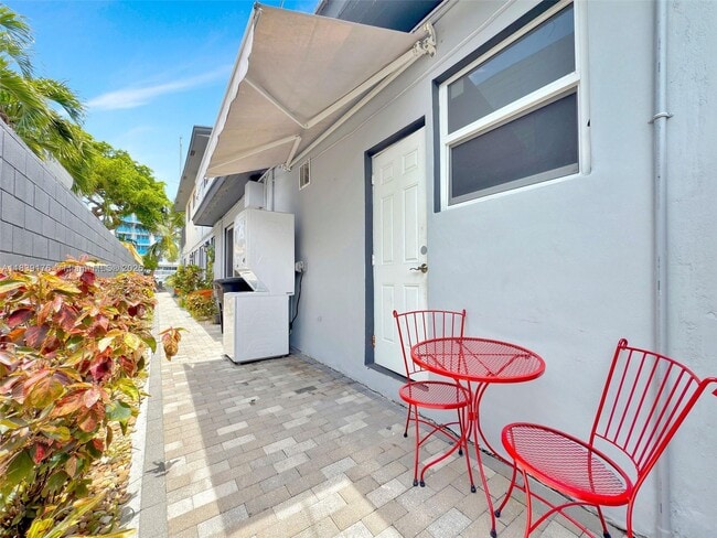 property at 320 Hendricks Isle