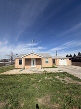 1004 E K Ave in Visalia, CA - Building Photo - Building Photo