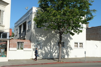 5456 Lawton Ave in Oakland, CA - Building Photo - Building Photo