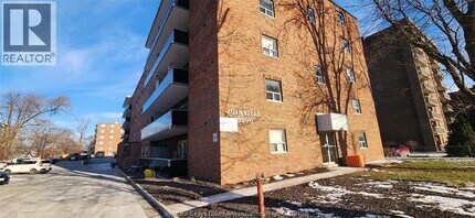 3900 Wyandotte St E in Windsor, ON - Building Photo - Building Photo