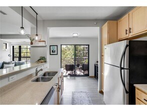 2565 Franklin Ave in St. Paul, MN - Building Photo - Building Photo