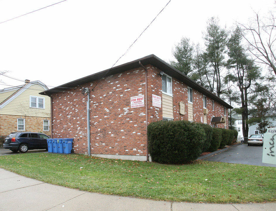 1448 Bank St in Waterbury, CT - Foto de edificio