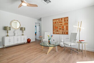 2627 N Cerritos Rd in Palm Springs, CA - Building Photo - Building Photo