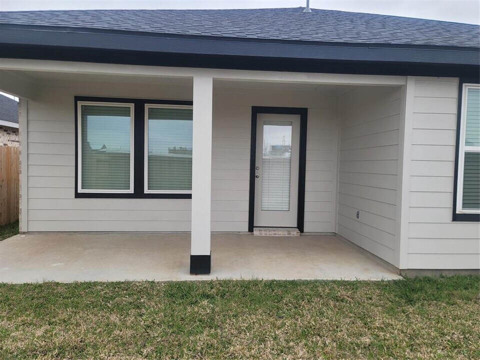 3135 Tuscany Crk in Fresno, TX - Building Photo