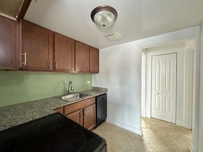 7632 N Milwaukee Ave in Niles, IL - Building Photo - Building Photo