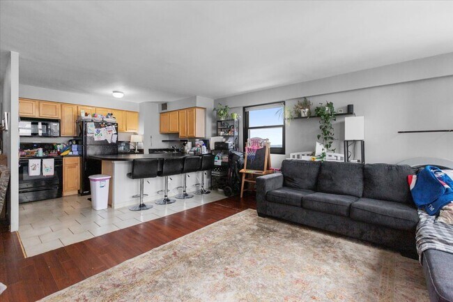 6030 N Sheridan Rd, Unit 2112 in Chicago, IL - Building Photo - Building Photo