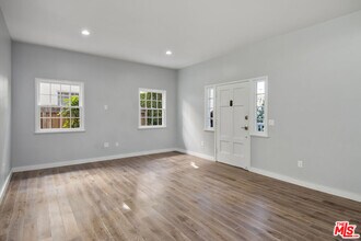 111 S Harper Ave in Los Angeles, CA - Building Photo - Building Photo