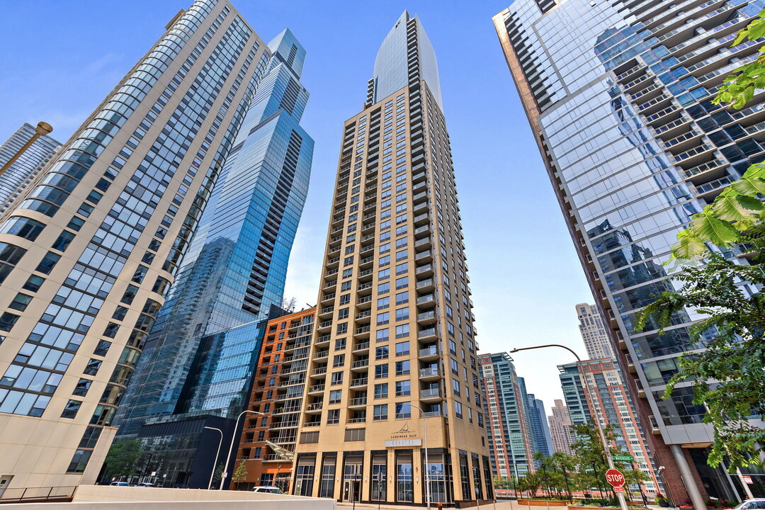 420 E Waterside Dr, Unit 809 in Chicago, IL - Foto de edificio