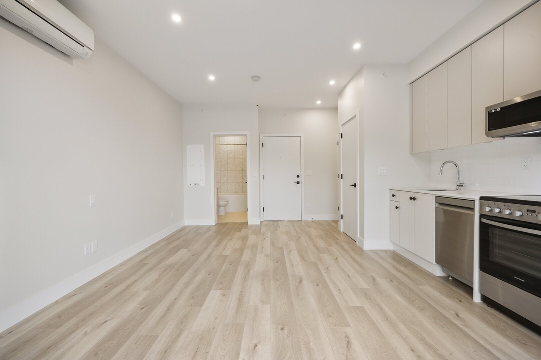 45511-45511 Campus Dr in Chilliwack, BC - Building Photo