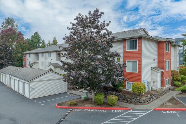 The Wilson Apartment - East Kent Hill in Kent, WA - Building Photo - Building Photo